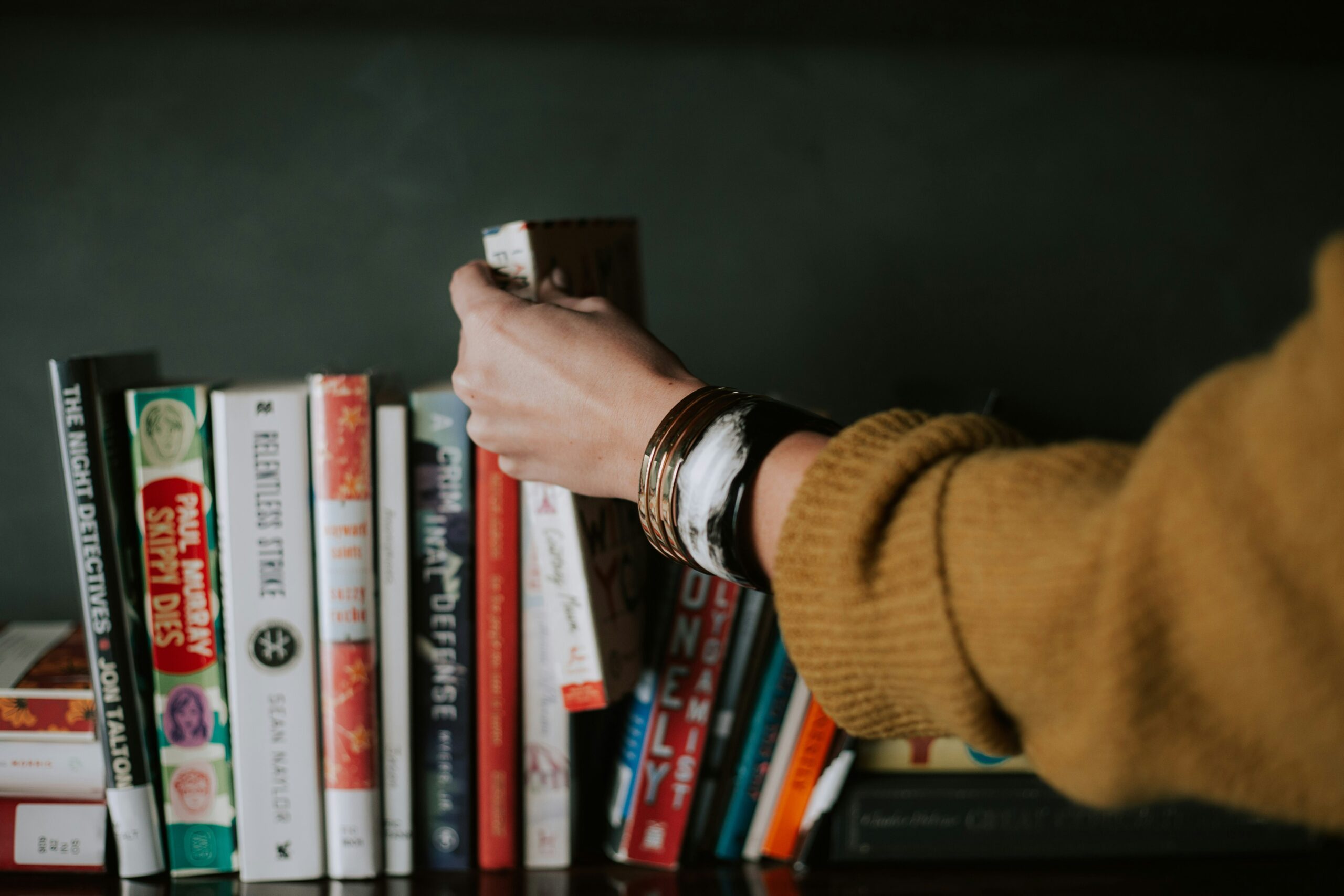 Struggling to read books in Portuguese? Learn how to choose the right texts, read strategically, and build confidence with authentic Brazilian Portuguese.